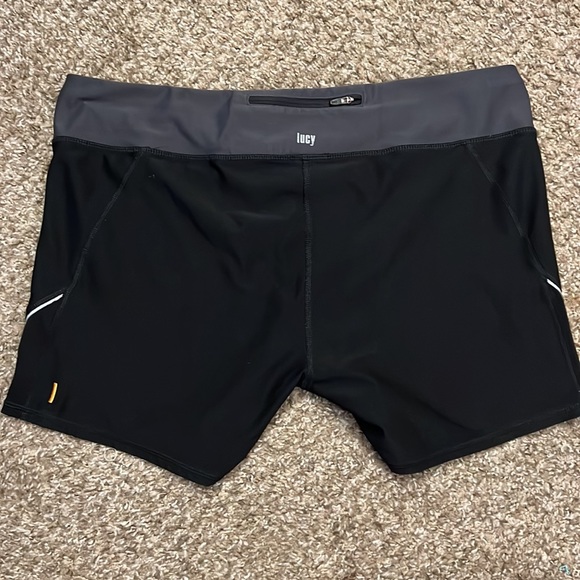Lucy active wear shorts - Picture 4 of 5